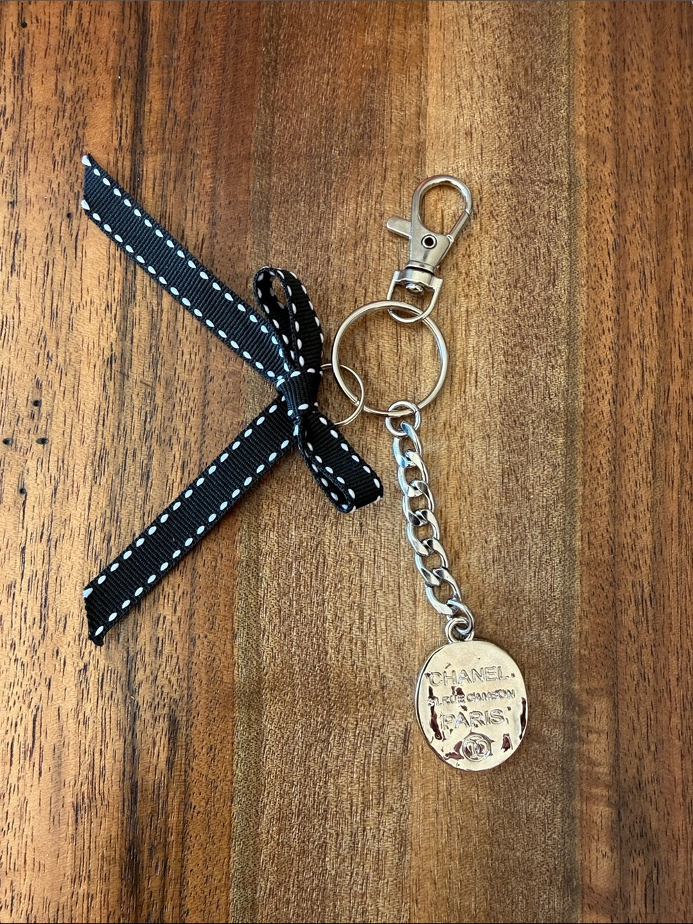Black Ribbon Key Holder with SILVER Medallion Charm - Picture 6 of 7
